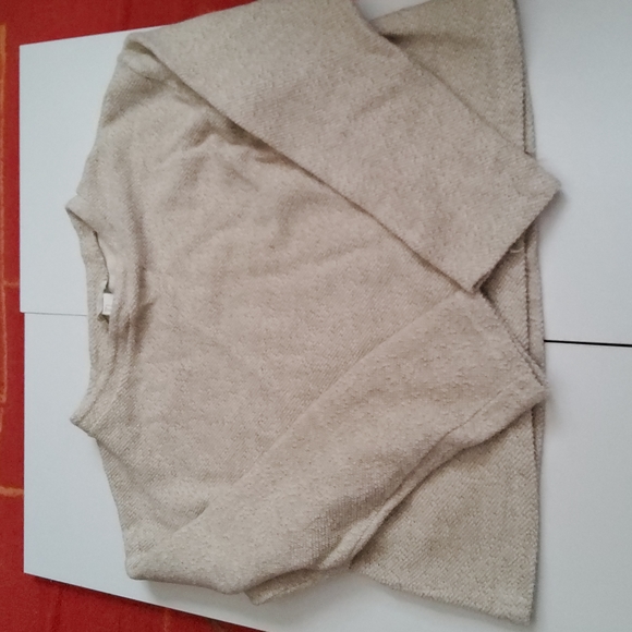 H&M Cropped Cream Sweater - Picture 3 of 3